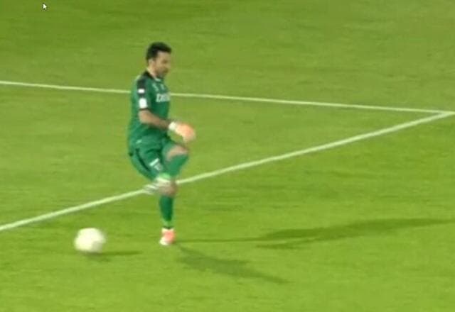Não, não é assim! Buffon comete falha incrível na Itália; veja
