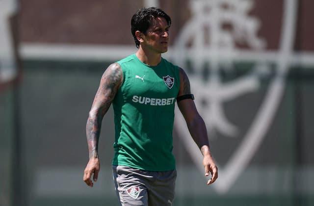 Recuperado de lesão, Cano volta a treinar no Fluminense