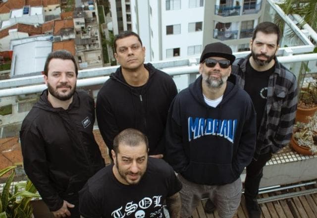 Em ritmo de rock do CPM 22, Arena SBT fala tudo sobre o Brasileirão
