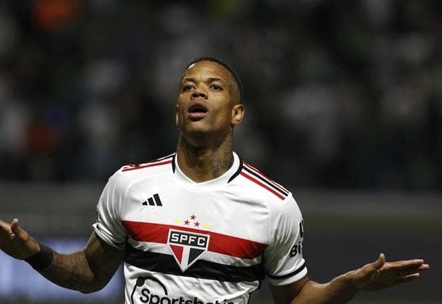 Caio Paulista assina contrato e é oficialmente jogador do Palmeiras