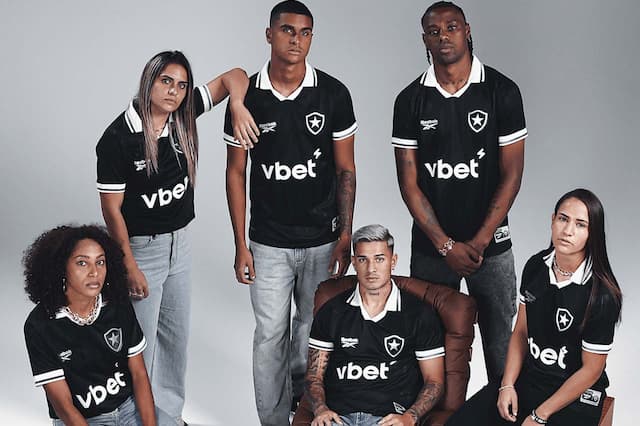 Botafogo divulga novo uniforme preto para sequência da temporada