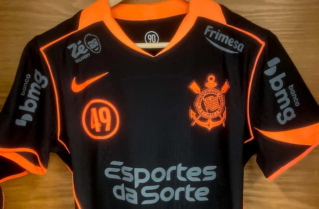 Corinthians avança para renovar patrocínio máster e mira salto de receitas em 2026