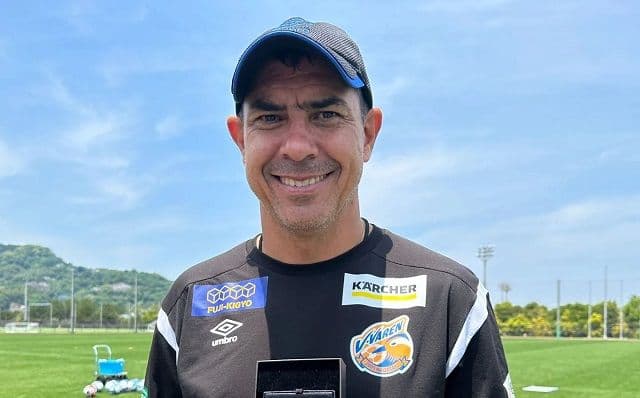 Clube japonês diz não ter recebido proposta oficial do Santos por Carille