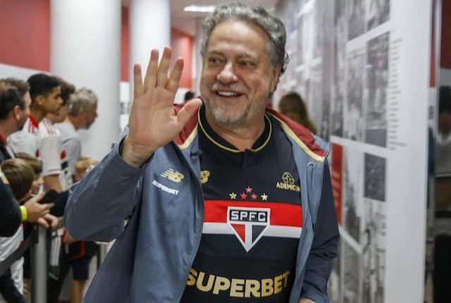 Julio Casares anuncia superávit e queda de R$ 57 milhões na dívida do São Paulo
