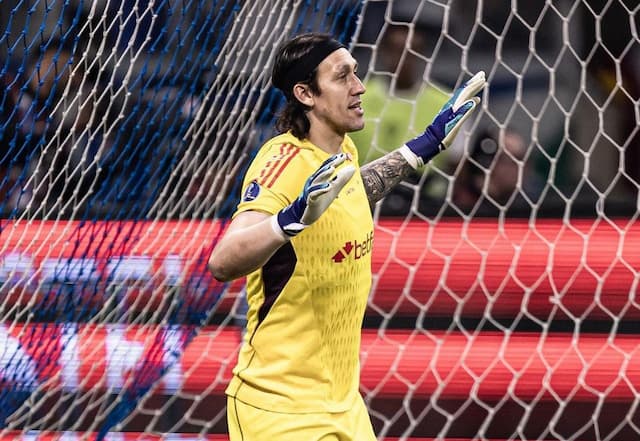 Cássio revela que sentiu desconforto durante jogo contra Libertad e vira dúvida contra Vasco