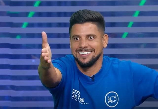 Palpites do Cicinho! Ex-jogador profetiza times campeões na temporada 2024