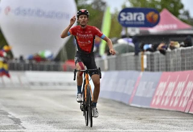 Ciclista cai em barranco pedregoso e morre durante o Tour da Suíça