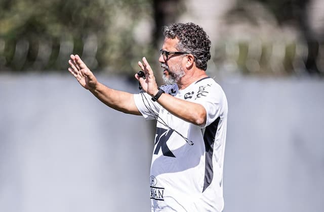 Cleber Xavier engata sequência positiva e ganha fôlego no Santos
