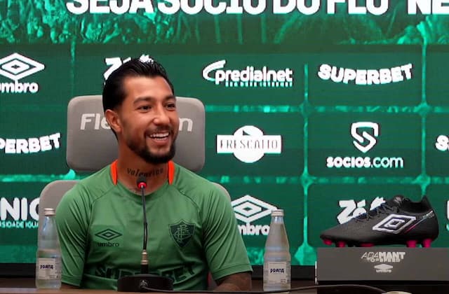 Acosta destaca campanha do Fluminense no Mundial e fala de adaptação: "Ritmos diferentes"