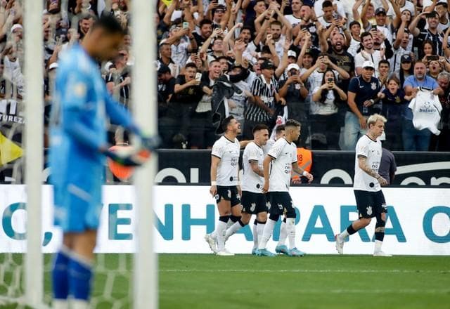 Sorte? Corinthians tem três vitórias em 2022 com gols contra