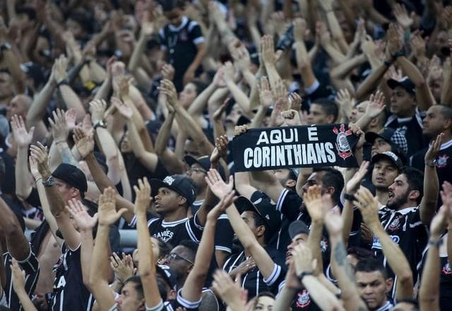 Corinthians brinca com frase de torcedores em aniversário de São Paulo