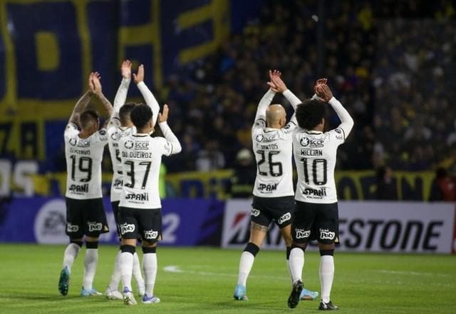 Corinthians repudia atos racistas e promete reclamação formal na Conmebol