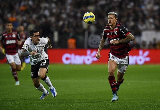 Corinthians segura o Flamengo, e final da Copa do Brasil termina sem gols