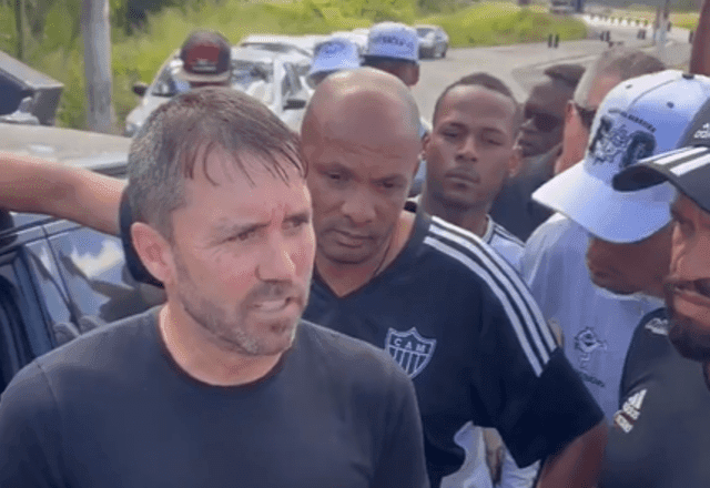 Eduardo Coudet é cobrado por torcida do Atlético-MG: "Burrice"