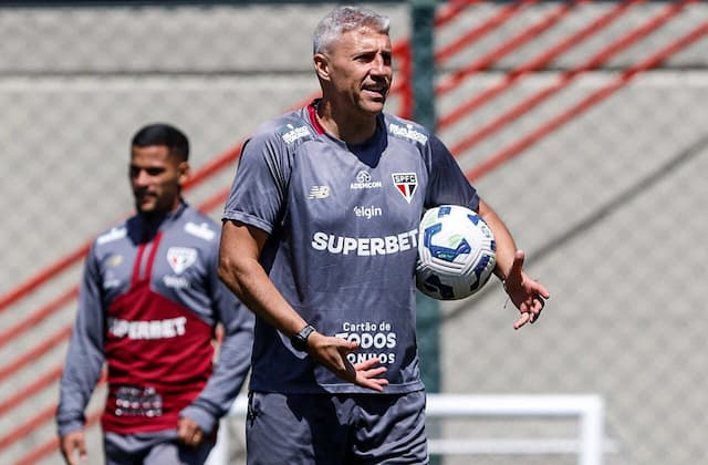 São Paulo perde todos os centroavantes do elenco por conta de lesão
