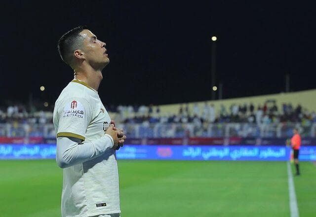 Cristiano Ronaldo é processado na Arábia Saudita por realizar gesto obsceno