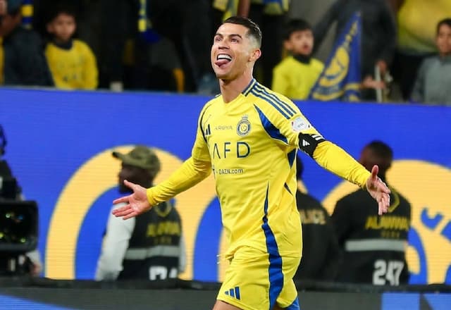Cristiano Ronaldo é o terceiro atleta mais bem pago da história; confira lista