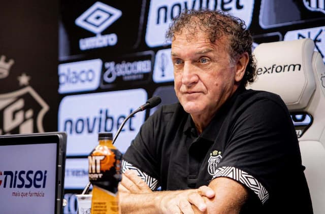 Cuca lamenta cartão de Neymar em vitória do Santos: "Podia não ter levado"