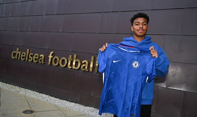 Filho de Thiago Silva assina primeiro contrato profissional com o Chelsea