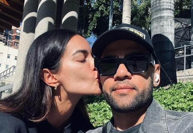 Esposa de Daniel Alves nega que tenha feito pedido de divórcio