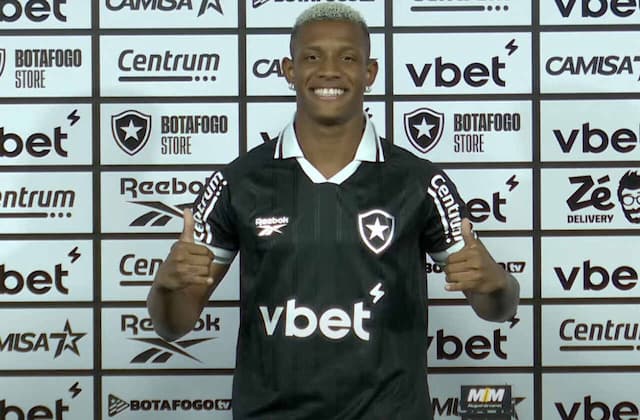Apresentado, Danilo admite que foi convencido por Ancelotti a jogar pelo Botafogo