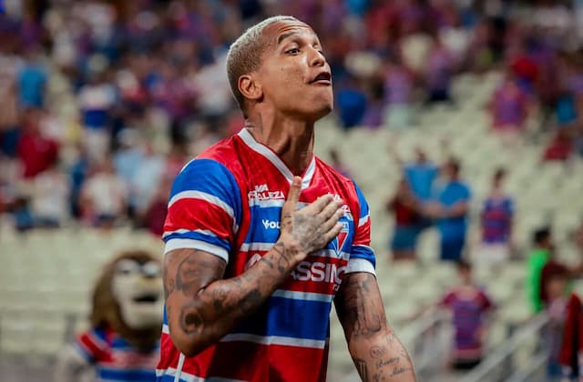Após chegada de Palermo, Fortaleza reintegra Deyverson e outros três afastados