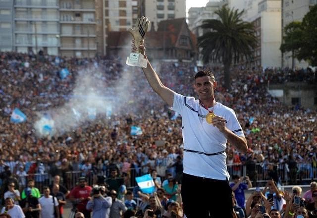 Goleiro da Argentina diz que francês "se cag** todo" em pênalti da Copa