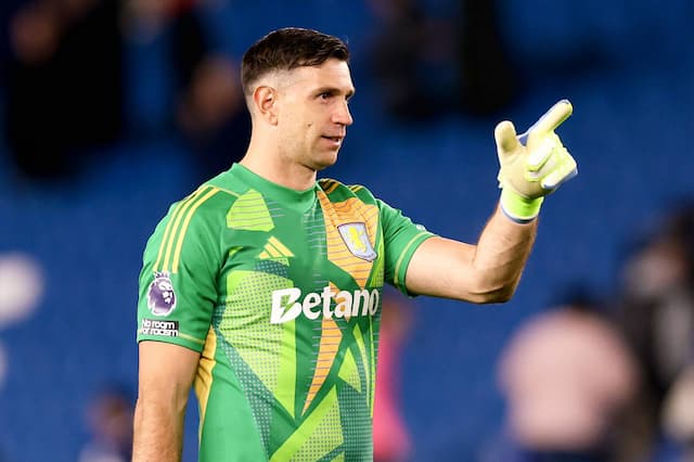 Aston Villa rejeita proposta do Manchester United por Dibu Martínez