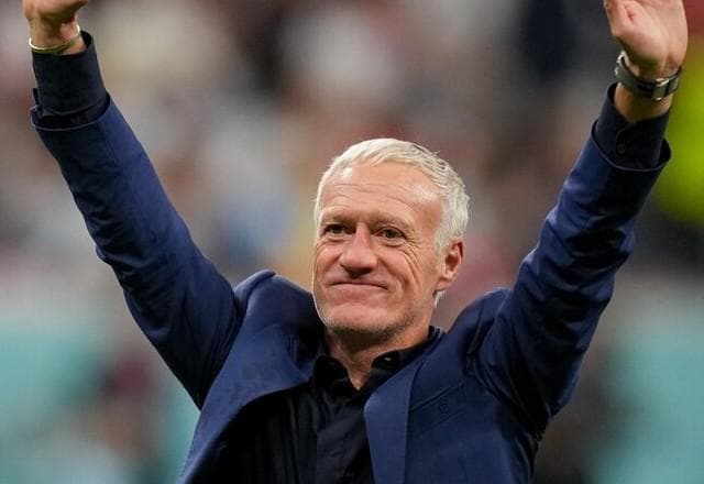 Vice da Copa do Mundo, França renova com Deschamps até 2026