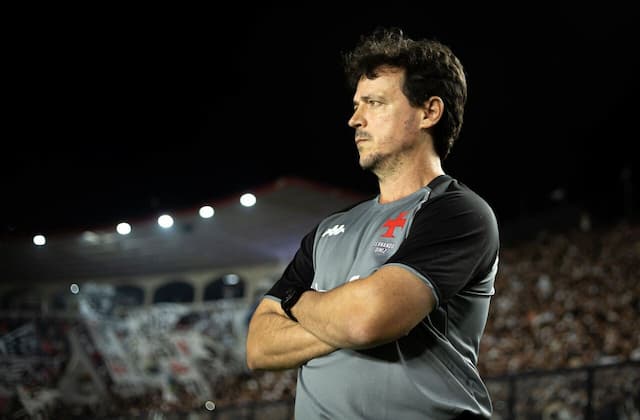 Escalação do Vasco: Diniz tem dúvida no ataque contra o Flamengo
