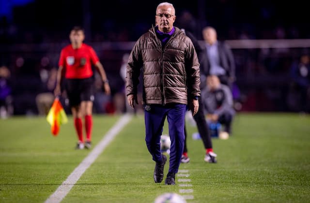 Dorival reconhece desempenho ruim e cobra regularidade no Corinthians