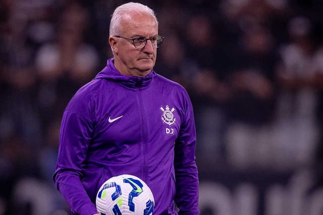 Dorival defende estratégia de poupar titulares do Corinthians: "Decisão correta"