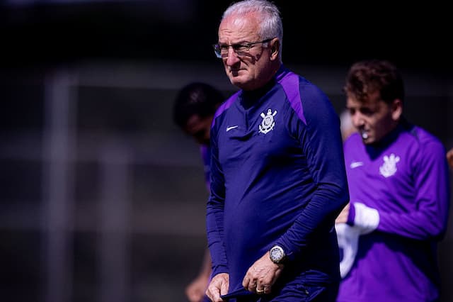 Dorival tem dúvidas na escalação do Corinthians contra o Vitória