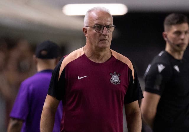Dorival vê "enredo conhecido" em derrota do Corinthians