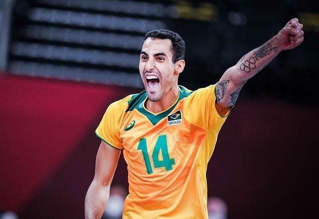 Douglas Souza anuncia aposentadoria da seleção brasileira