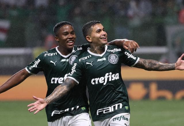 Palmeiras faz a festa do título brasileiro com goleada sobre o Fortaleza