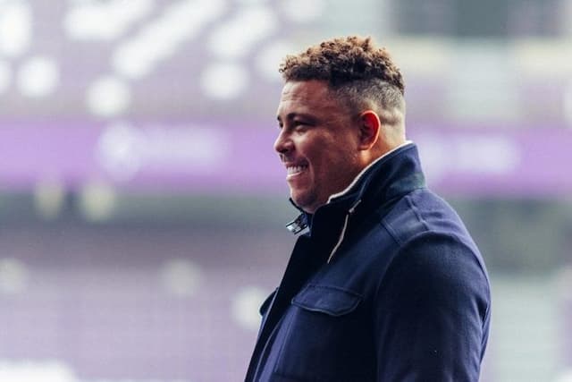 Ronaldo vê futebol brasileiro "no fundo do poço" e quer mudar cenário na CBF