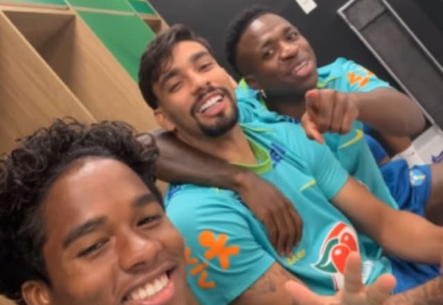 Paquetá e Vini Jr brincam com Endrick: "Você é Bobby, para que já tá Charlton!"