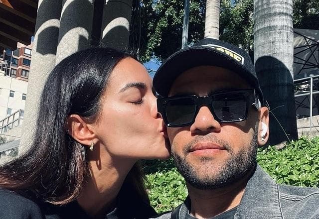 Esposa de Daniel Alves faz defesa sobre acusação de assédio