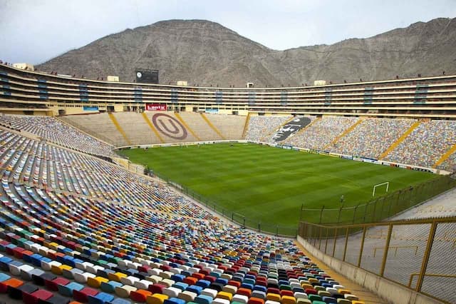 Lima vive estado de emergência a um mês da final da Libertadores