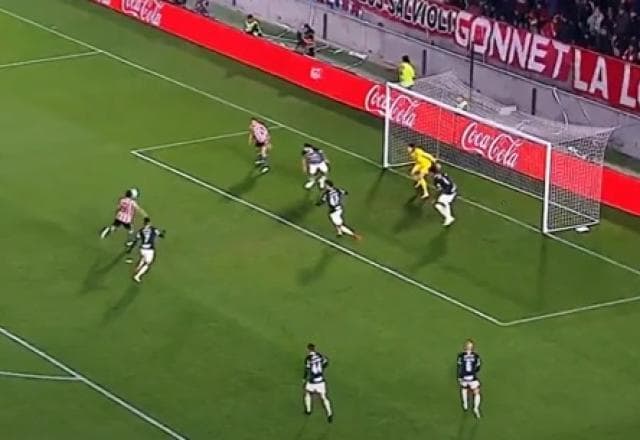 Méndez marca com 51 segundos e acaba com vantagem do Corinthians