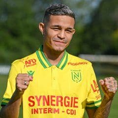 Vasco apresenta proposta milionária por Adson, do Nantes
