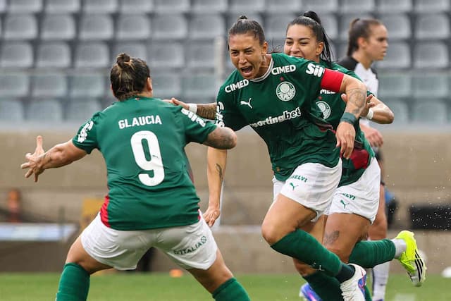 Nos pênaltis, Palmeiras supera Corinthians e conquista Supercopa do Brasil Feminina