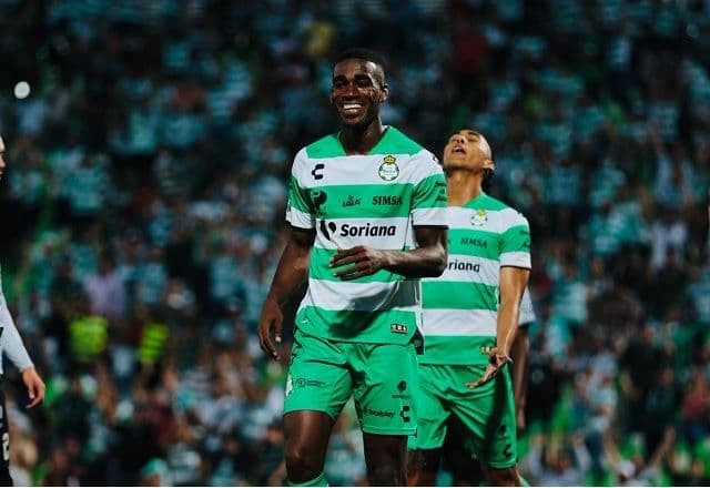 Corinthians e Santos Laguna finalizam acordo para contratação de Félix Torres