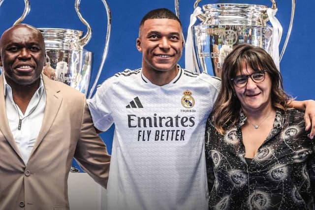 Mãe de Mbappé revela bastidores em renovação do filho com PSG, em 2022