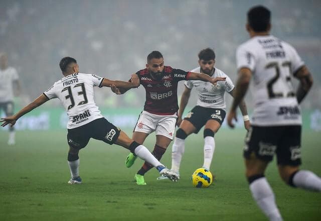 Flamengo e Corinthians se enfrentam pela 6ª vez no ano; veja retrospecto