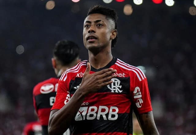 Flamengo se pronuncia sobre 'caso Bruno Henrique'