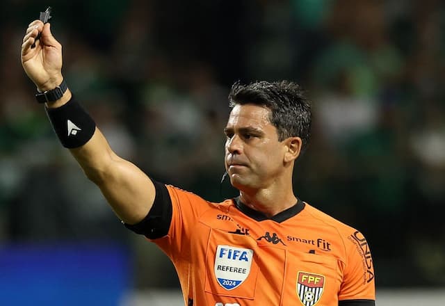 FPF divulga áudio do VAR de pênalti a favor do Palmeiras contra São Paulo