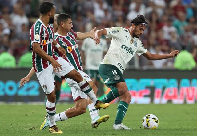 Rony faz golaço de bicicleta para o Palmeiras, mas Fluminense busca empate