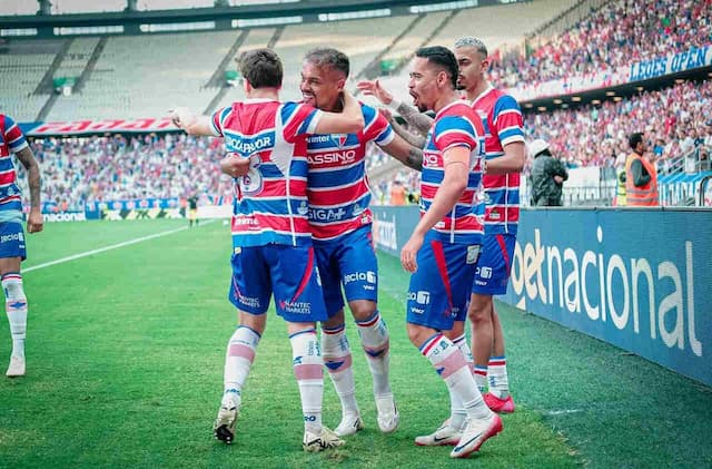 Fortaleza vence o Vitória na estreia do técnico Martín Palermo